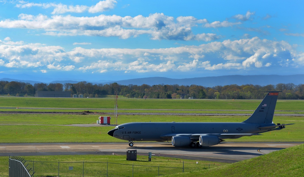 KC-135R STRATOTANKER