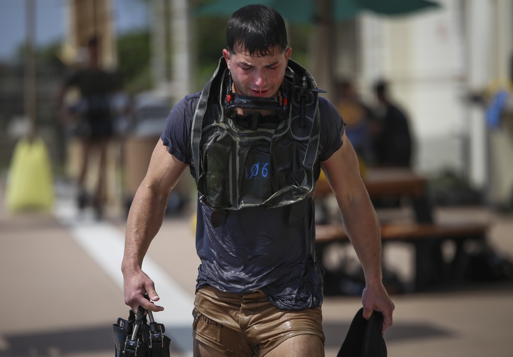 Florida recon Marine tackles Combatant Divers Course