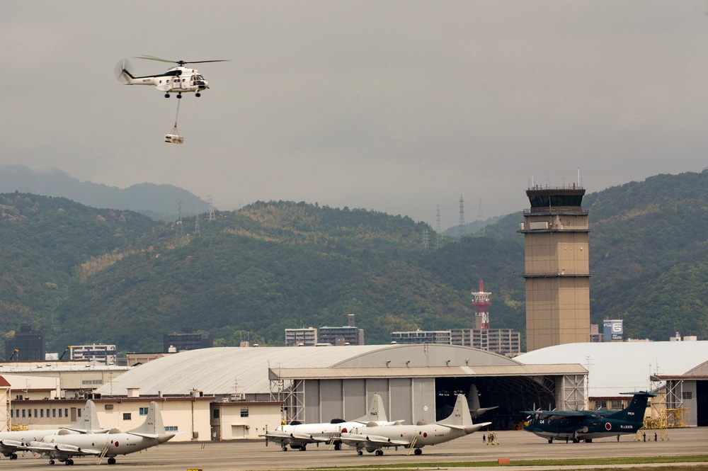 MCAS Iwakuni receives supplies from USNS Richard E. Byrd