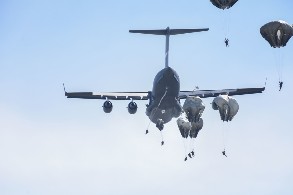 Sky Soldier and Greek Paratroopers perform airborne operation