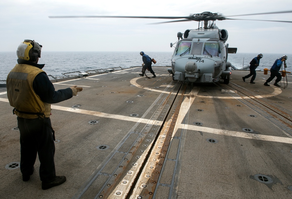 USS Lake Champlain (CG 57) Helo Ops