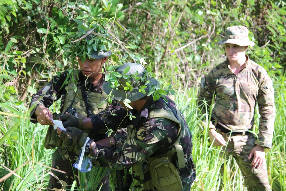 Philippine, U.S. service members train in jungle during Balikatan