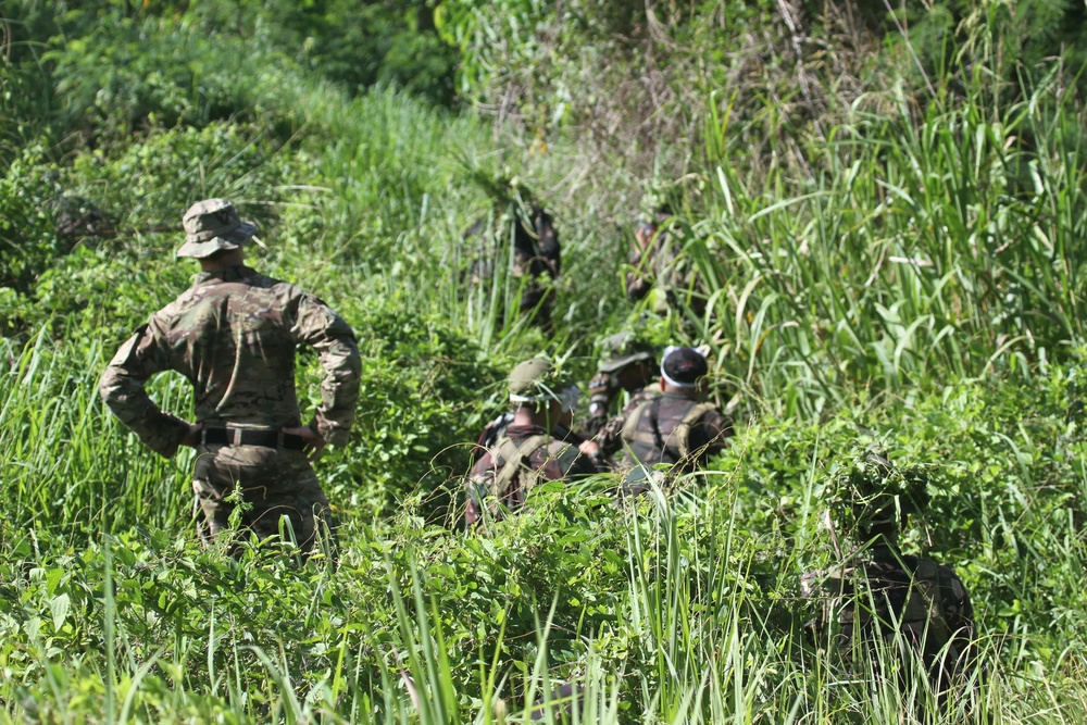 Philippine, U.S. service members train in jungle during Balikatan