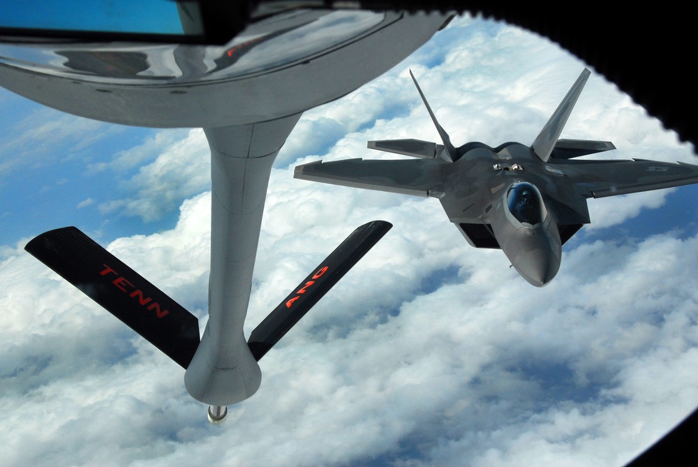 F-22 Raptor mid-air refueling