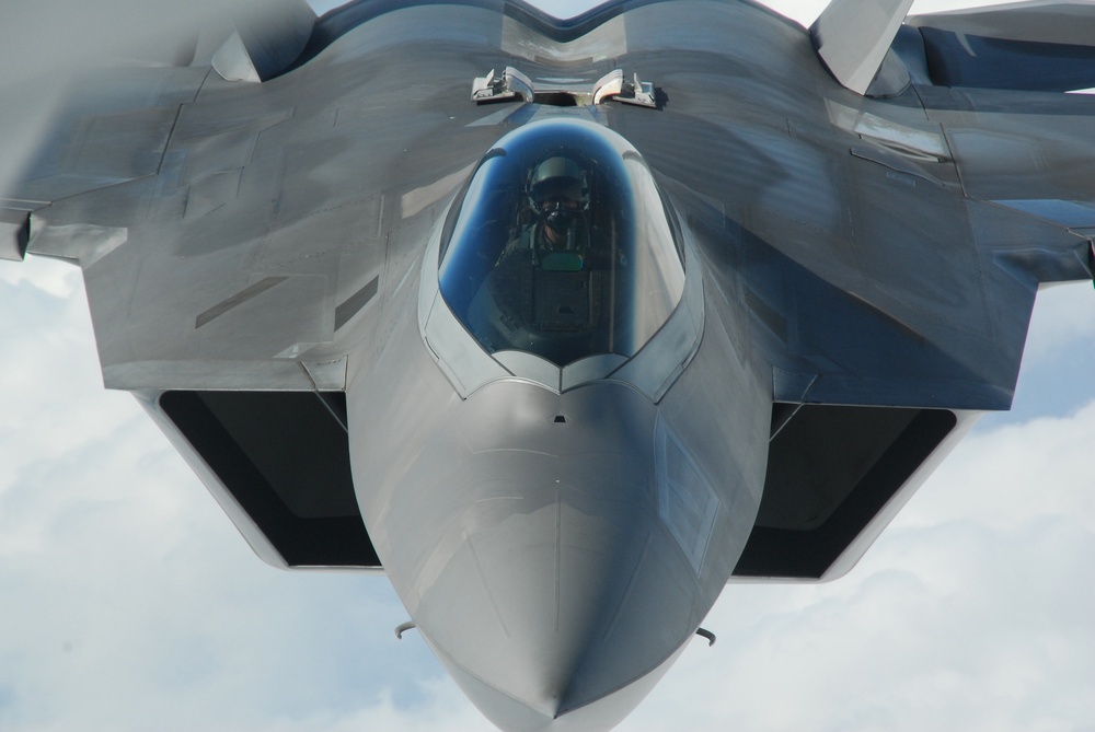 F-22 Raptor mid-air refueling