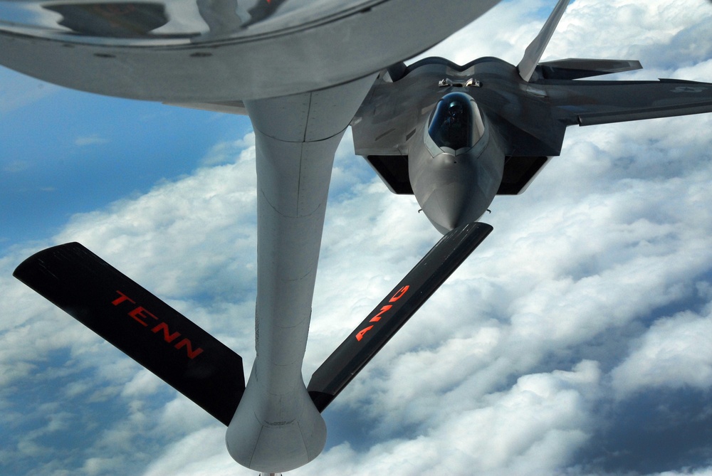 F-22 Raptor mid-air refueling