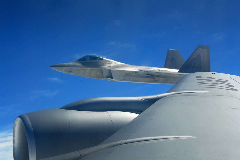 F-22 Raptor mid-air refueling