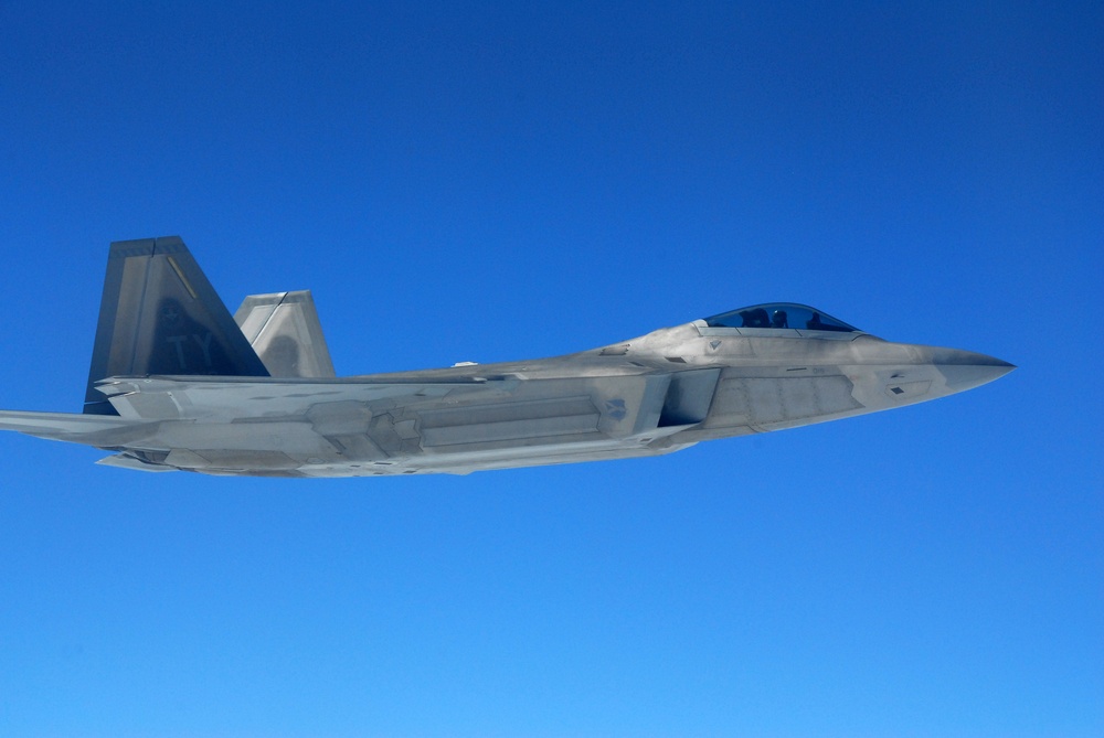 F-22 Raptor mid-air refueling