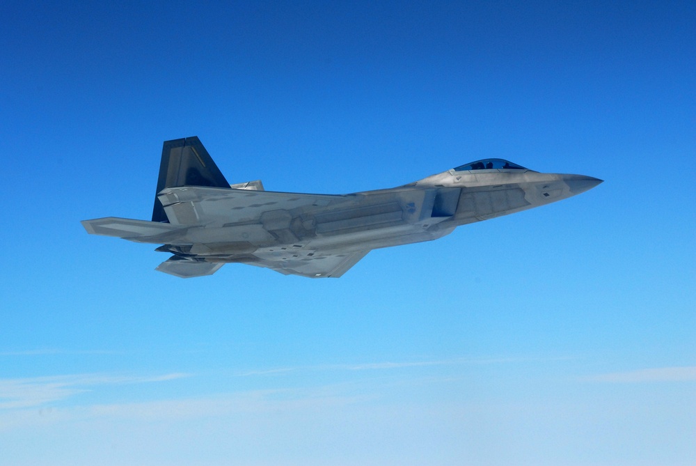 F-22 Raptor mid-air refueling