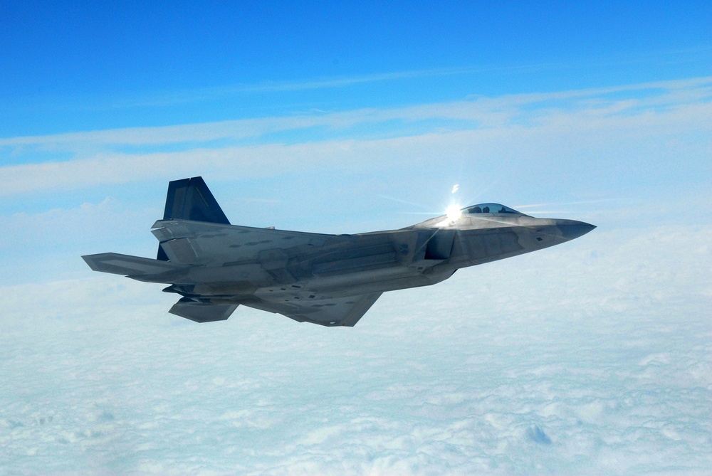 F-22 Raptor mid-air refueling