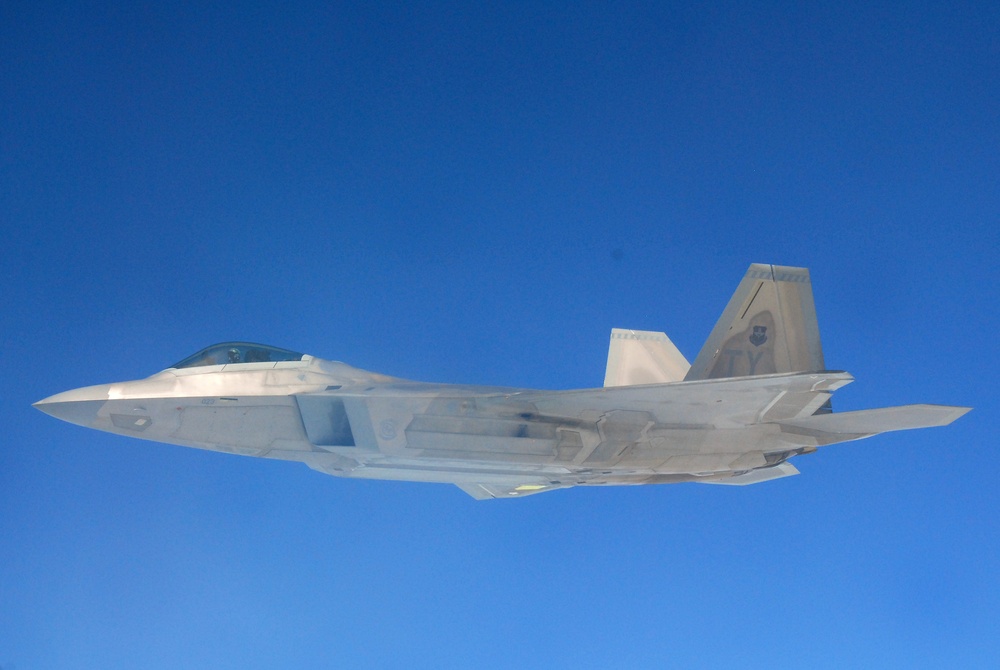 F-22 Raptor mid-air refueling