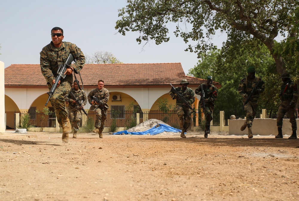 Professional partners: COFUMACO and SPMAGTF-CR-AF Marines conduct bilateral training