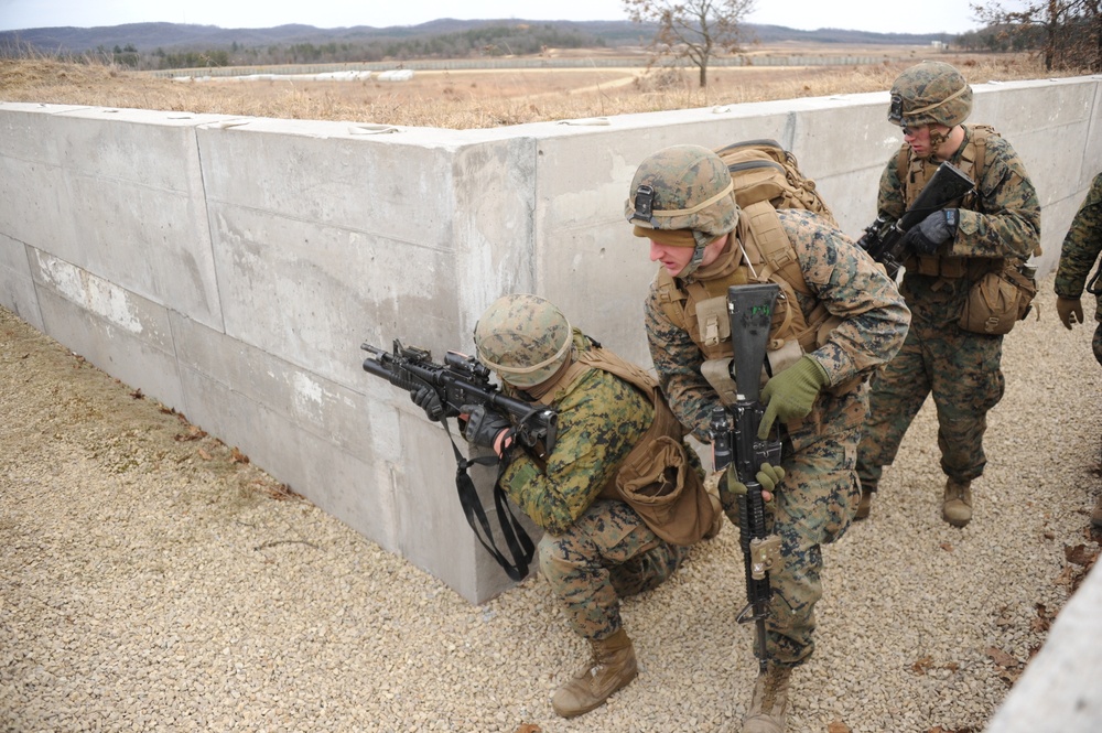 US MARINES NAVIGATE FORT MCCOY TRENCHES