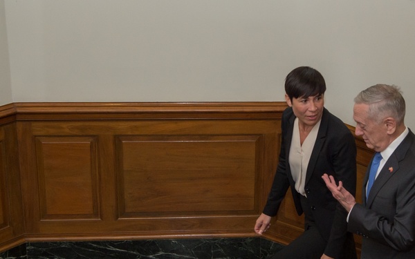 SD meets with Norway's Minister of Defense
