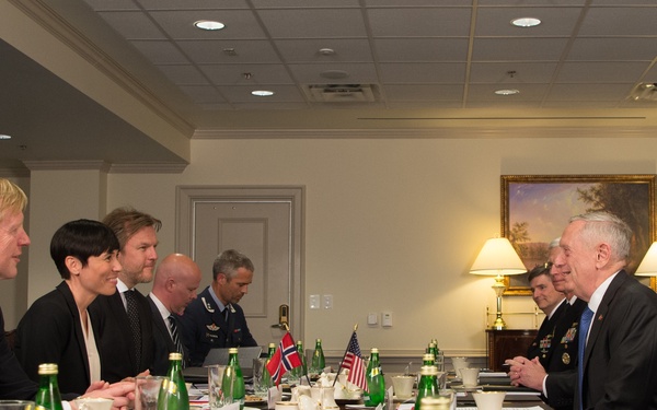 SD meets with Norway's Minister of Defense