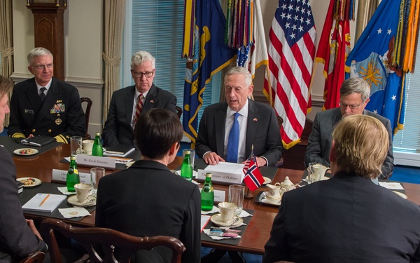 SD meets with Norway's Minister of Defense