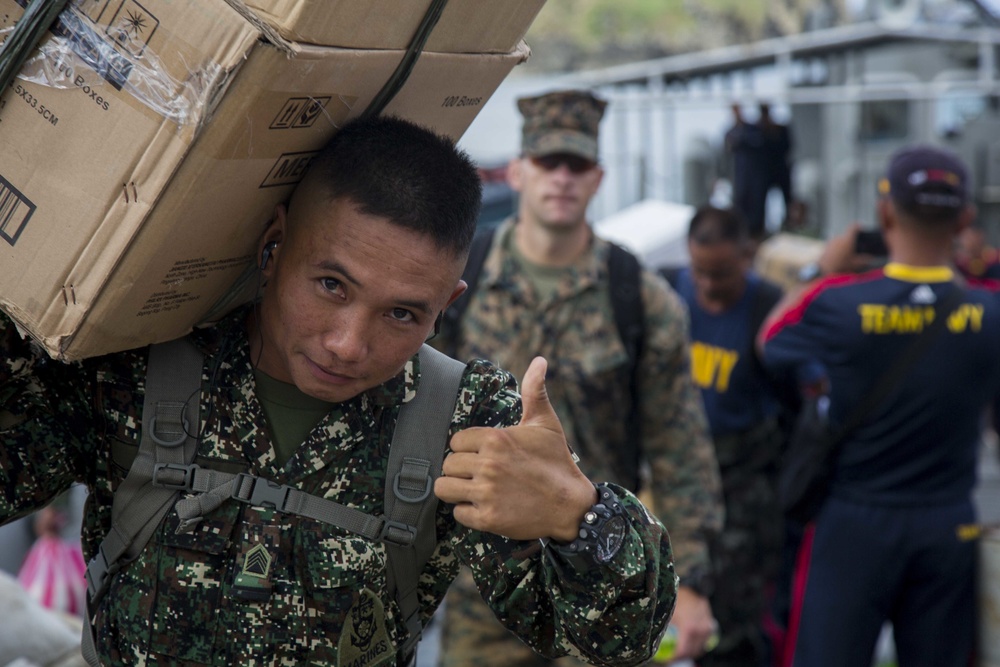 U.S. Marines, AFP provide medical care in Batan