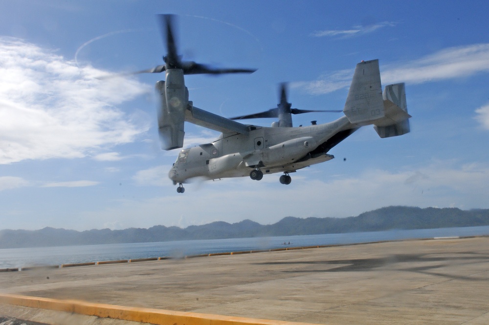 Philippine, US troops train together to provide relief from the sea to remote areas