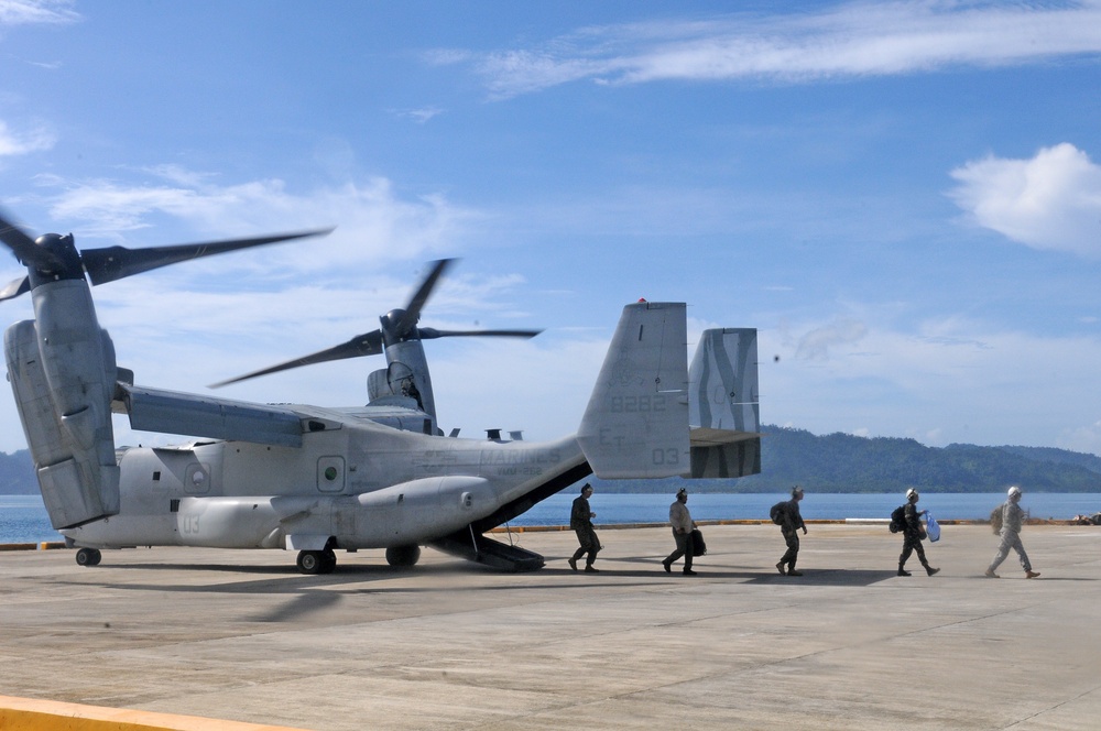 Philippine, US troops train together to provide relief from the sea to remote areas