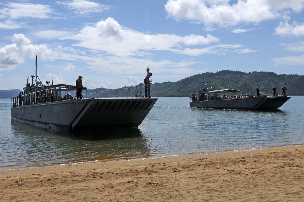 Philippine, US troops train together to provide relief from the sea to remote areas