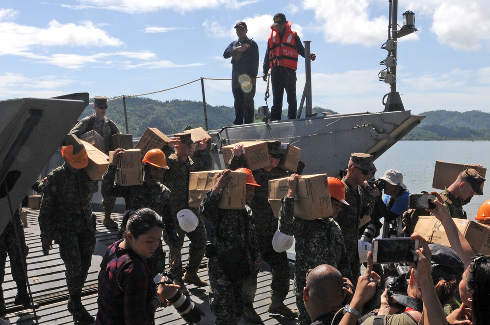 Philippine, US troops train together to provide relief from the sea to remote areas