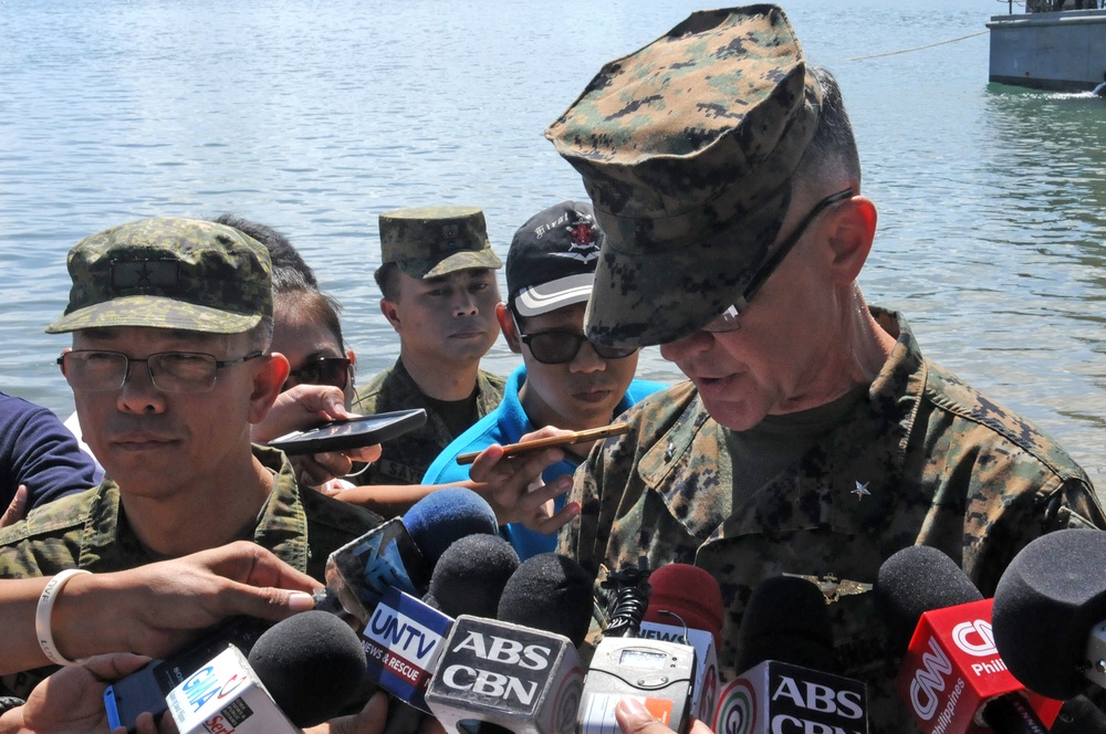 Philippine, US troops train together to provide relief from the sea to remote areas