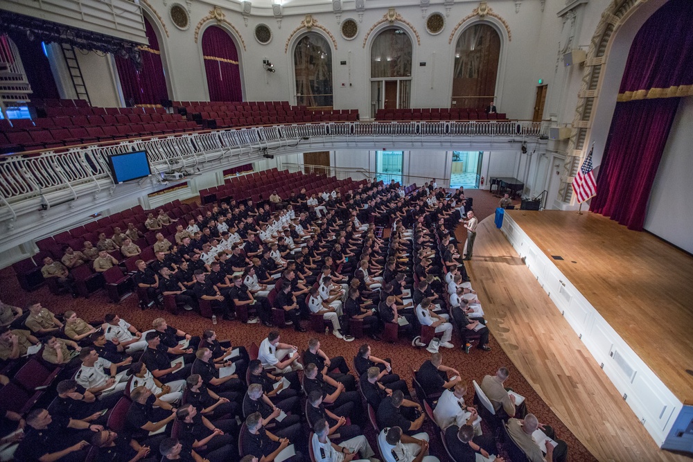 CMC Speaks to Midshipman at USNA