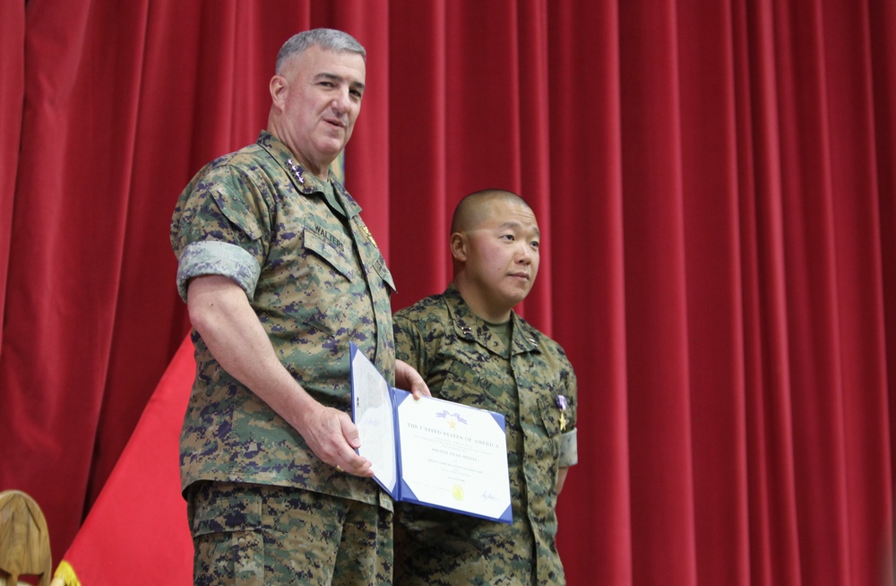 Assistant Commandant presents Silver Star at Combat Center