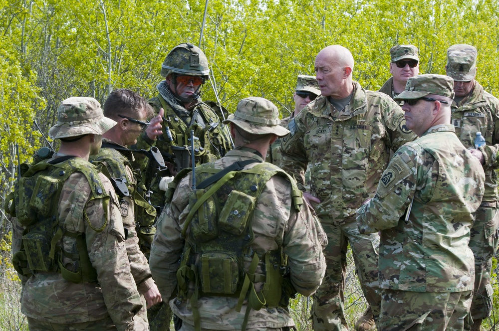 Army Reserve general visits Soldiers in Canada