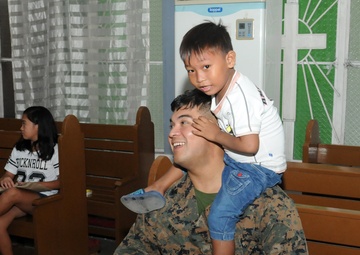 Balikatan service members visit school, support children