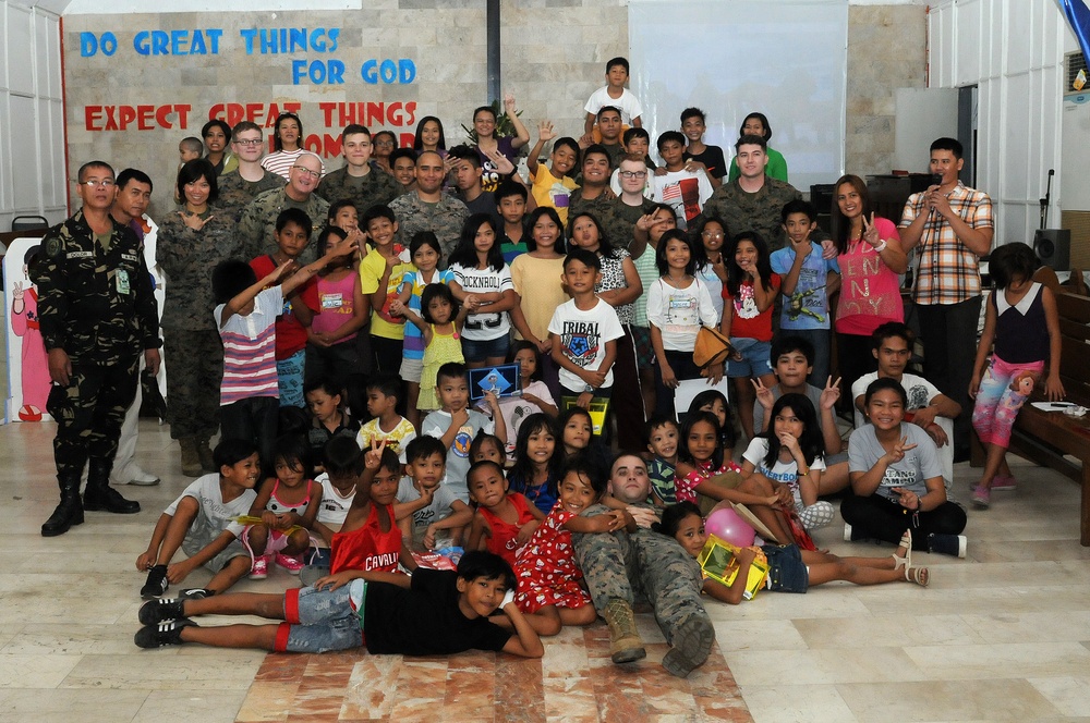 Balikatan service members visit school, support children