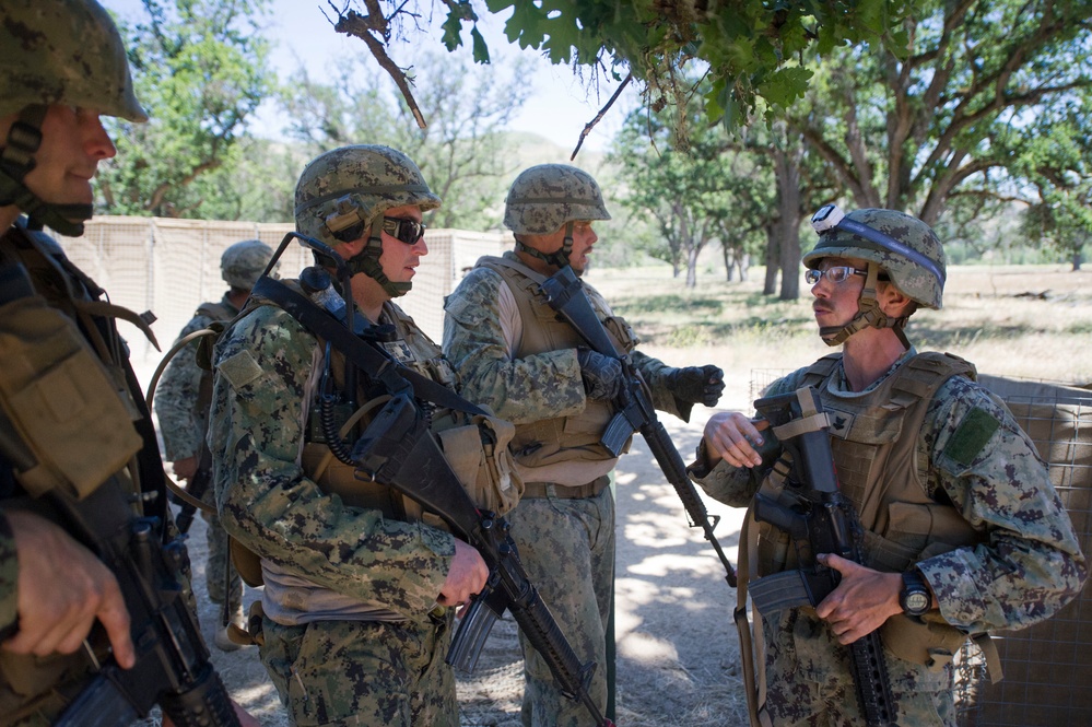 NMCB 4 FTX Civilians at the ECP