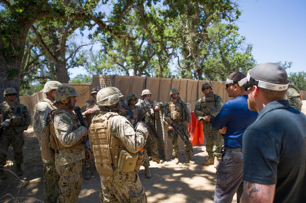 NMCB 4 FTX Civilians at the ECP