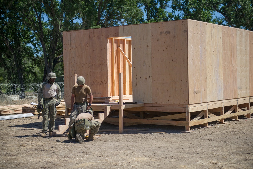 NMCB 4 FTX Civilians at the ECP