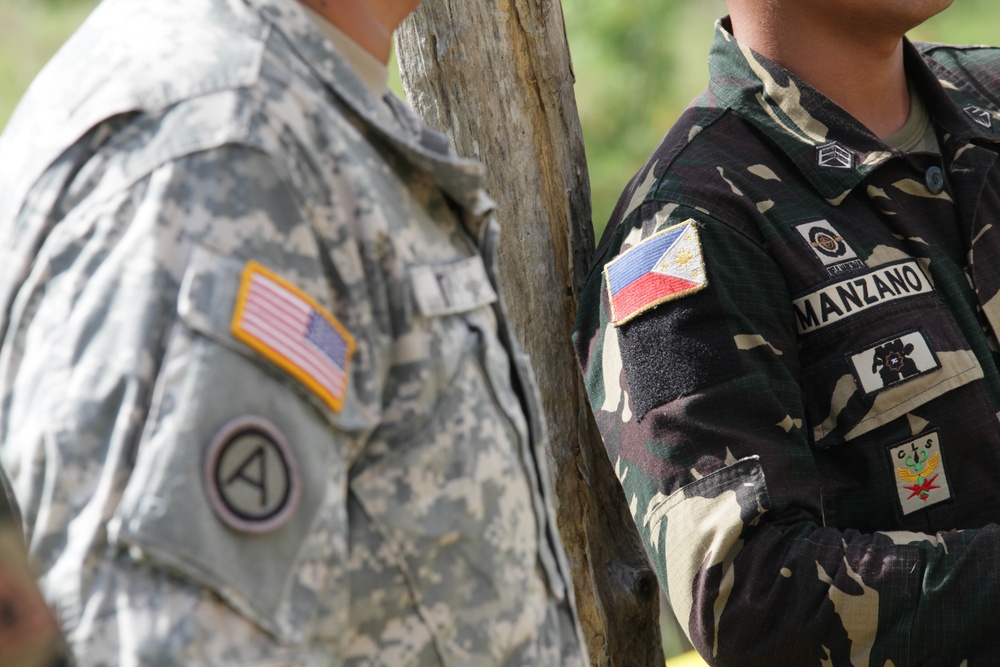 U.S.-Philippine Army simulates multi-story building rescue mission