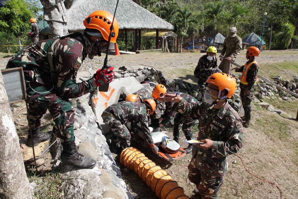 U.S.-Philippine Army simulates multi-story building rescue mission