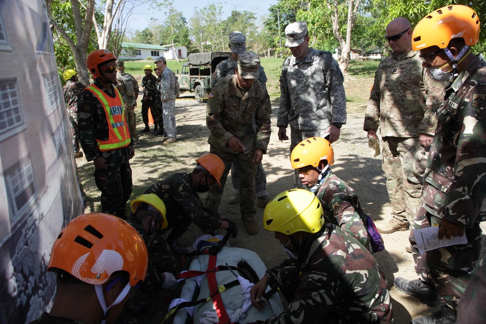 U.S.-Philippine Army simulates multi-story building rescue mission