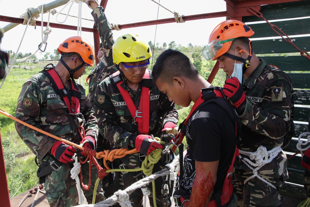 U.S.-Philippine Army simulates multi-story building rescue mission