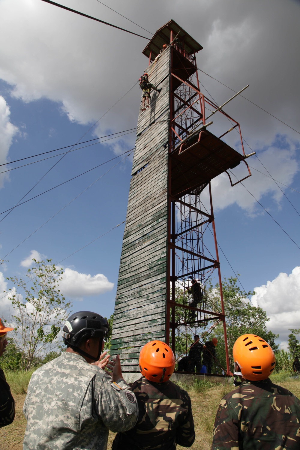 U.S.-Philippine Army simulates multi-story building rescue mission