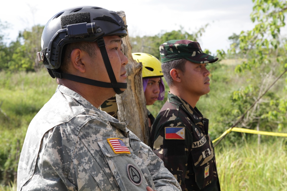 U.S.-Philippine Army simulates multi-story building rescue mission