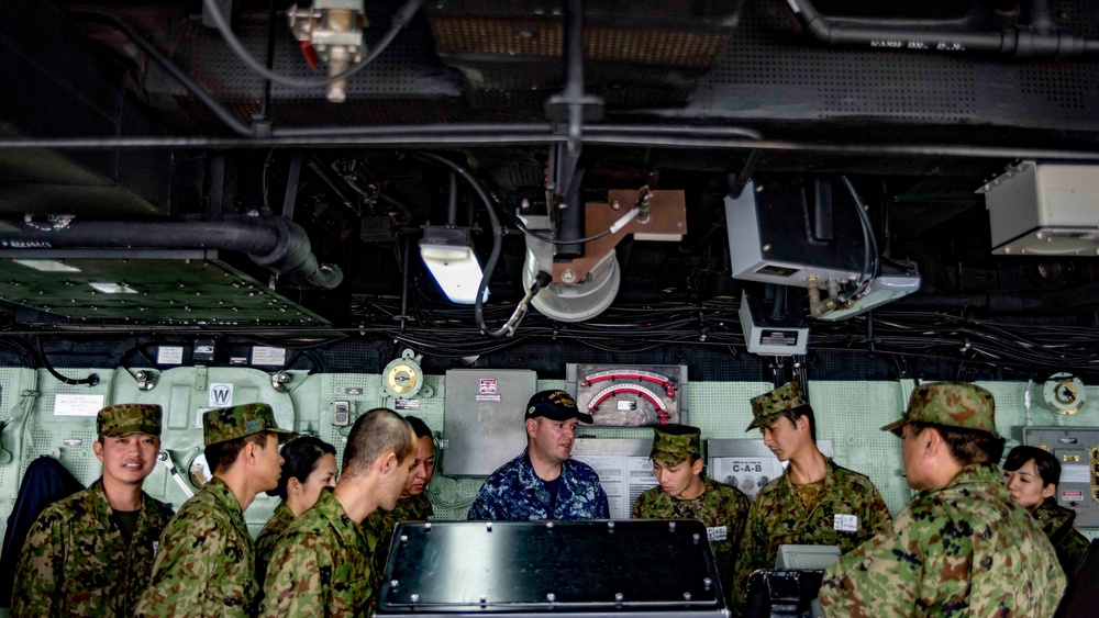 Japan Ground Self-Defense Force personnel tour USS Green Bay