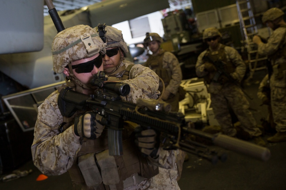 24th MEU Marines conduct training underway