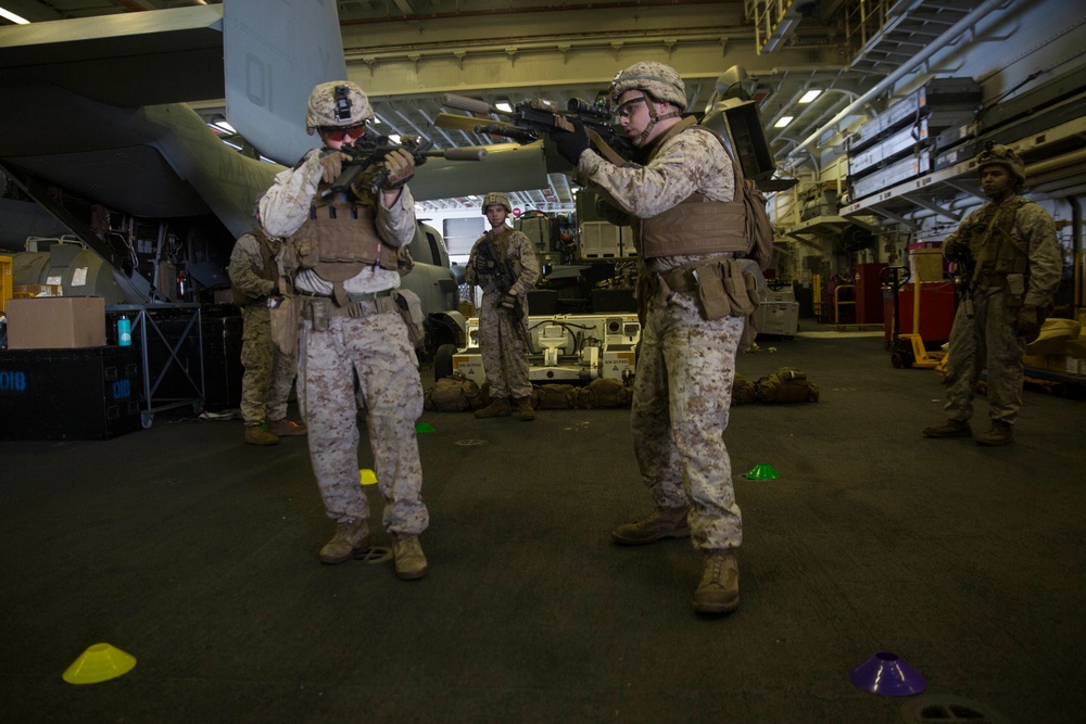 24th MEU Marines conduct training underway