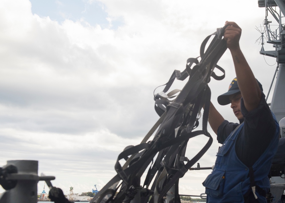 USS Lake Erie (CG 70) departs Pearl Harbor