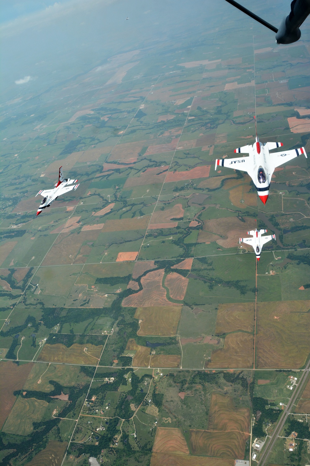 Thunderbirds arrive at Tinker for air show