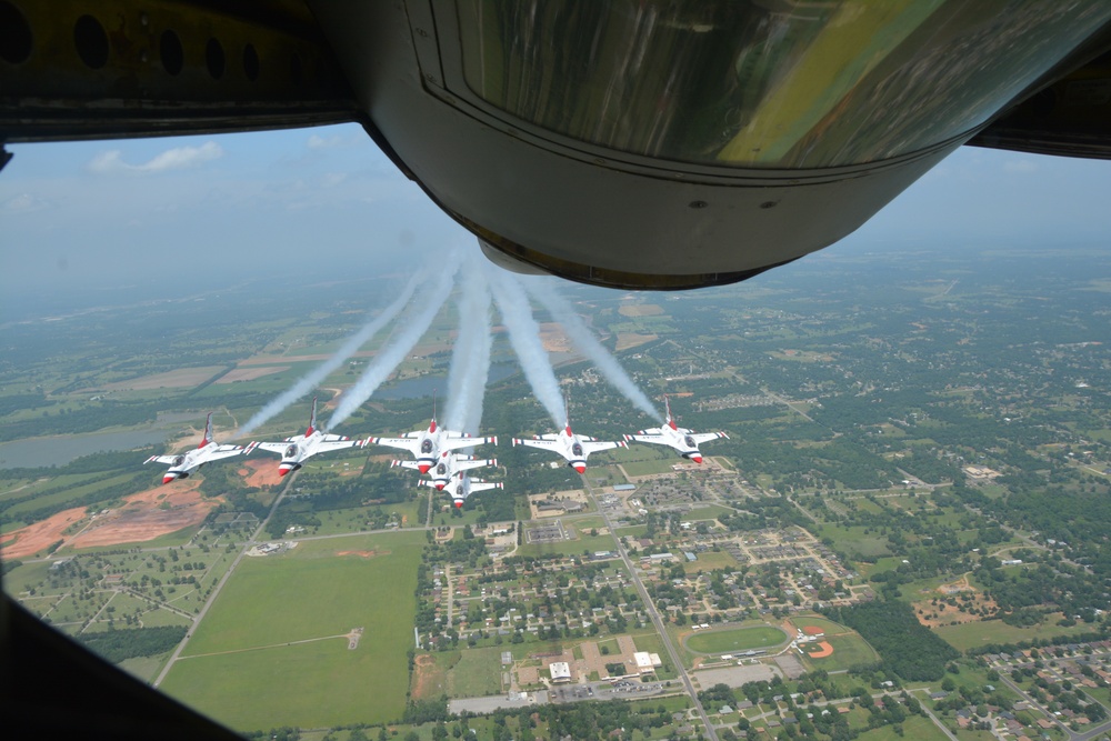 DVIDS Images Thunderbirds arrive at Tinker for air show [Image 9 of 13]