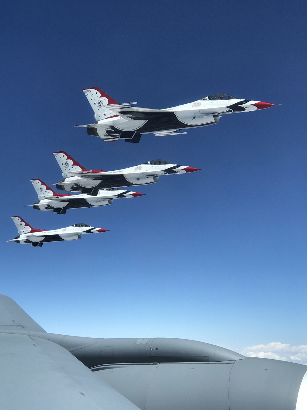 Thunderbirds arrive at Tinker for air show