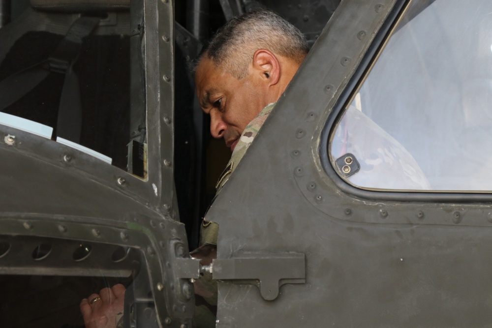 USARCENT Commanding General vists Camp Buehring