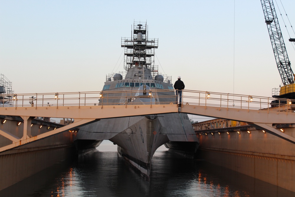 USS Montgomery Enters Dry Dock for Post Shakedown Availability