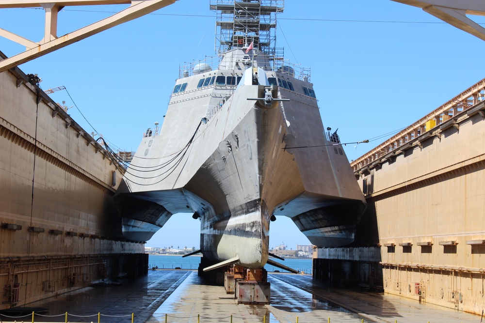 USS Montgomery Enters Dry Dock for Post Shakedown Availability